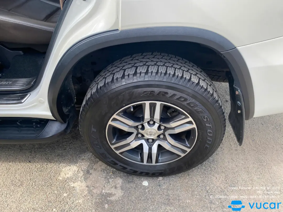 Toyota Fortuner 2.7V 4x2 AT 2019 - Ngoại thất 28