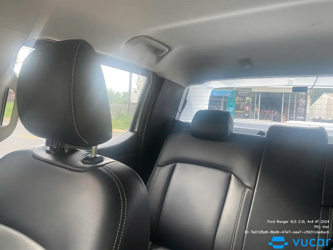 Ford Ranger XLS 2.0L 4x4 AT 2024 - Nội thất 1