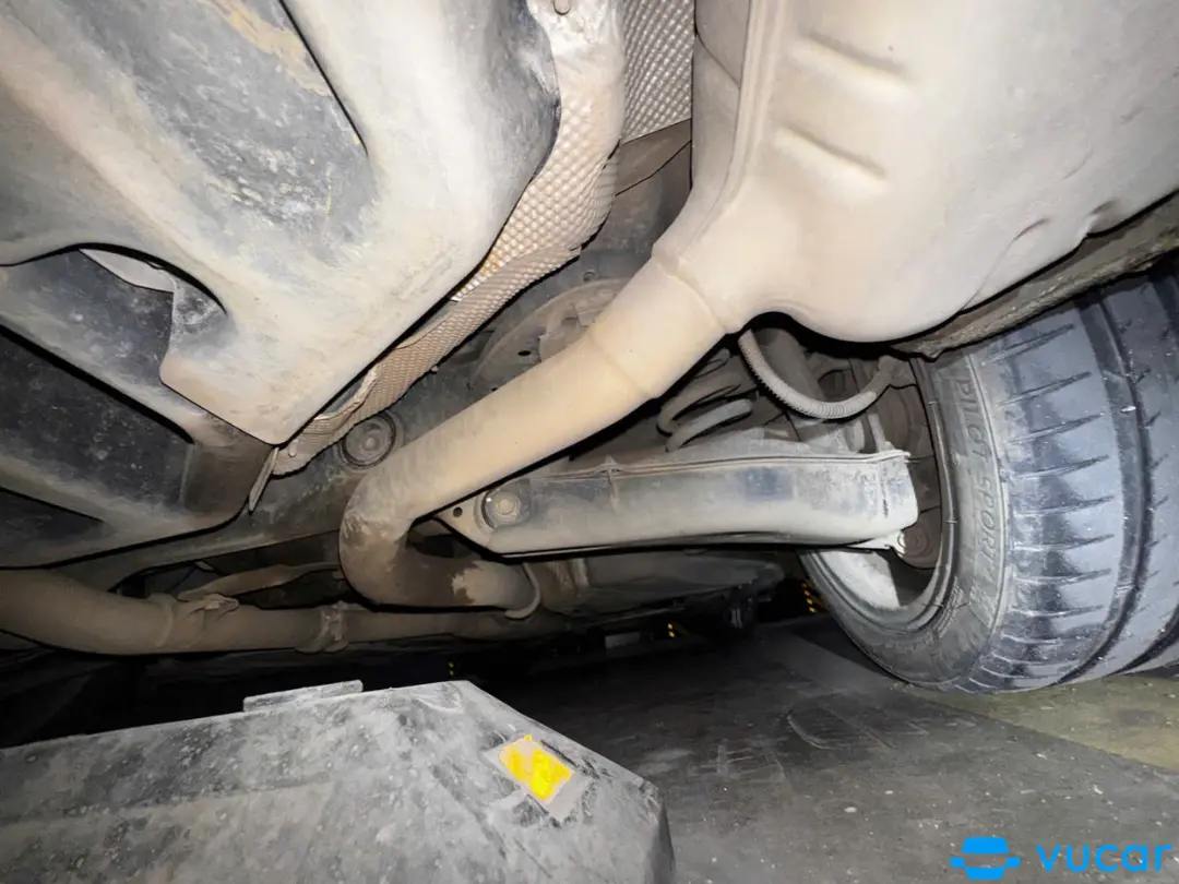 Mercedes-Benz C-Class C230 2009  - Gầm & khung xe 6