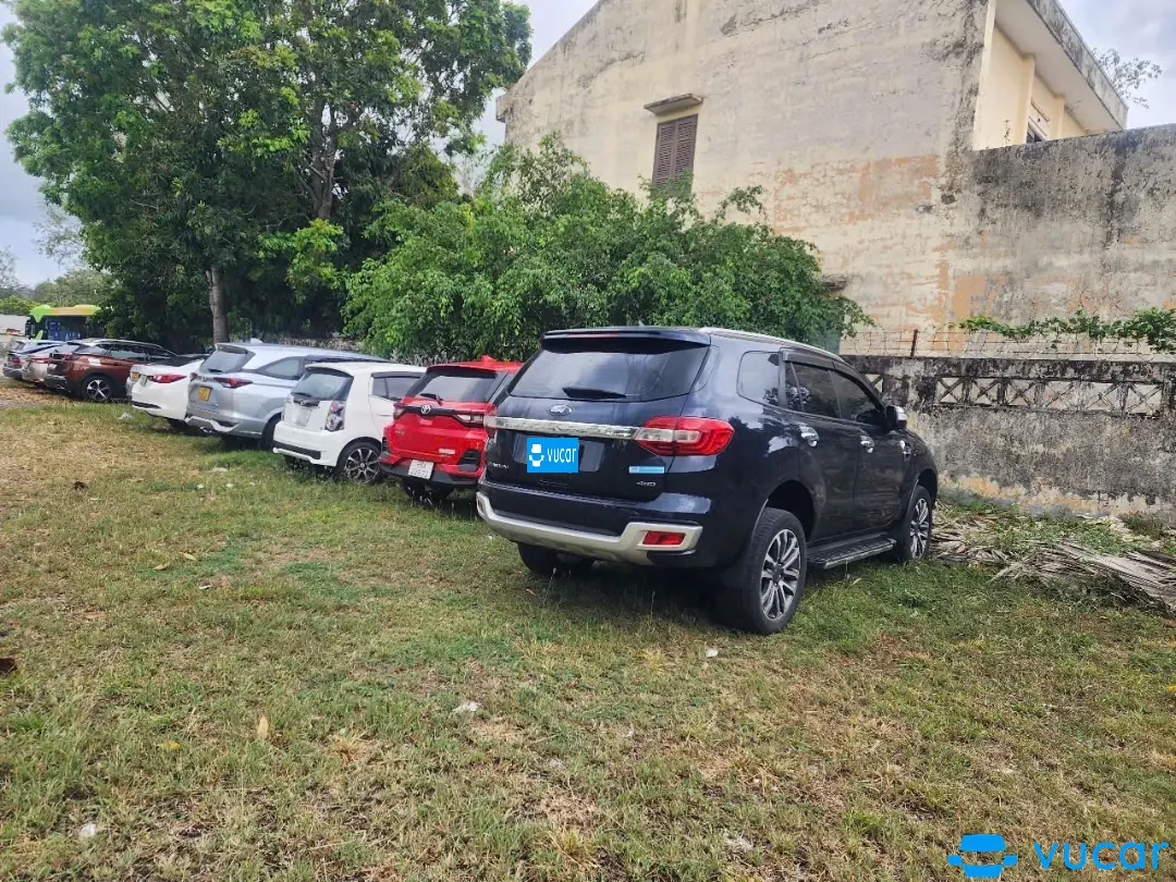 Ảnh xe Ford Everest Titanium 2.0L 4x4 AT 2021