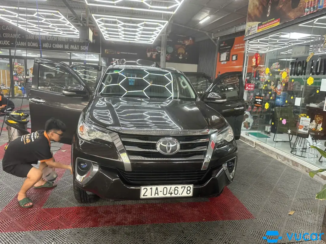 Toyota Fortuner 2.7V 4x2 AT 2017 - Khoang động cơ 1