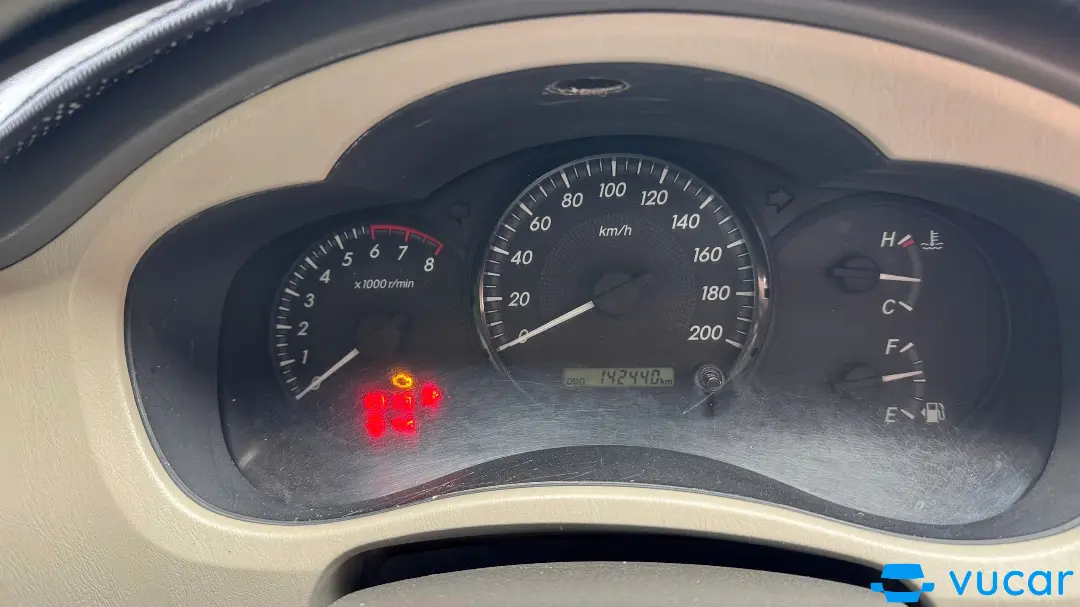 Toyota Innova 2.0 MT 2014 - Nội thất 3