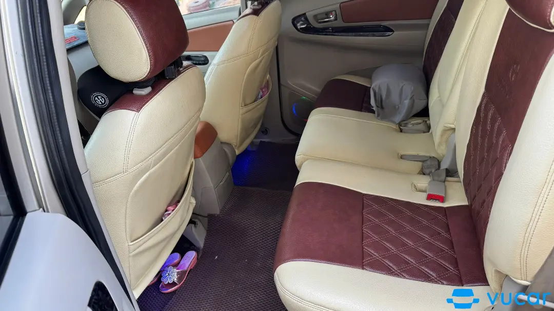 Toyota Innova 2.0 MT 2014 - Nội thất 1