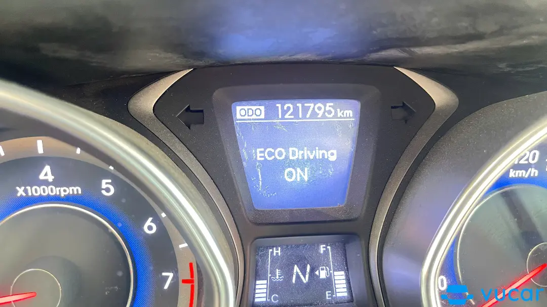 Hyundai Elantra 1.8 AT 2013 - Nội thất 3