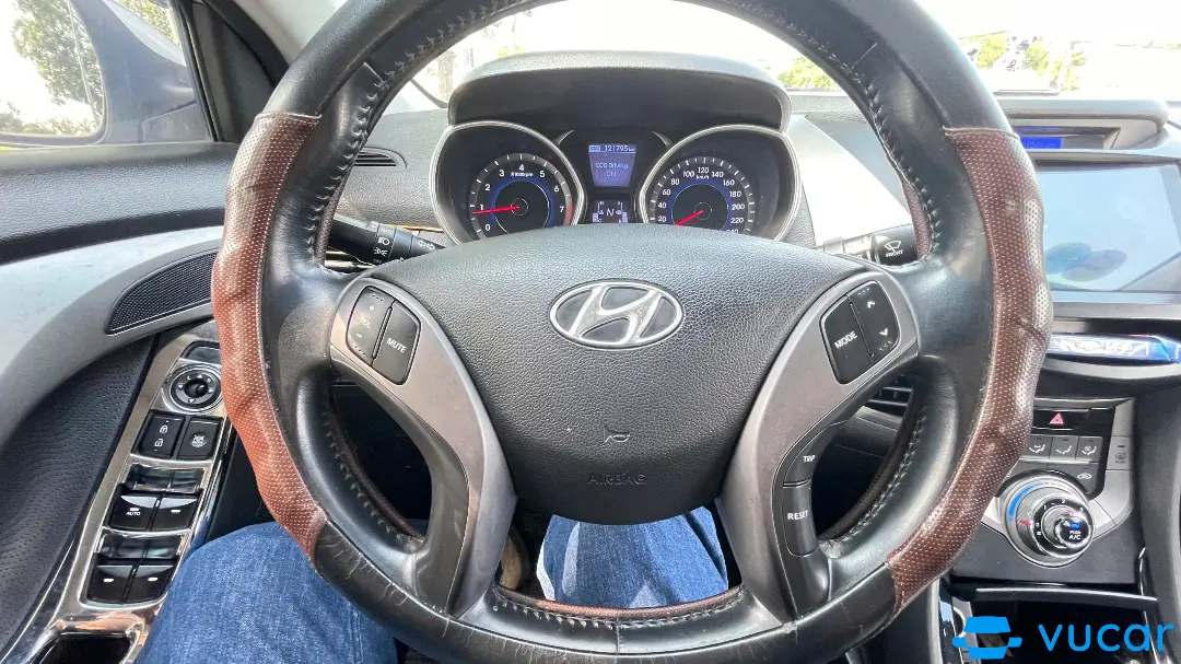 Hyundai Elantra 1.8 AT 2013 - Nội thất 2