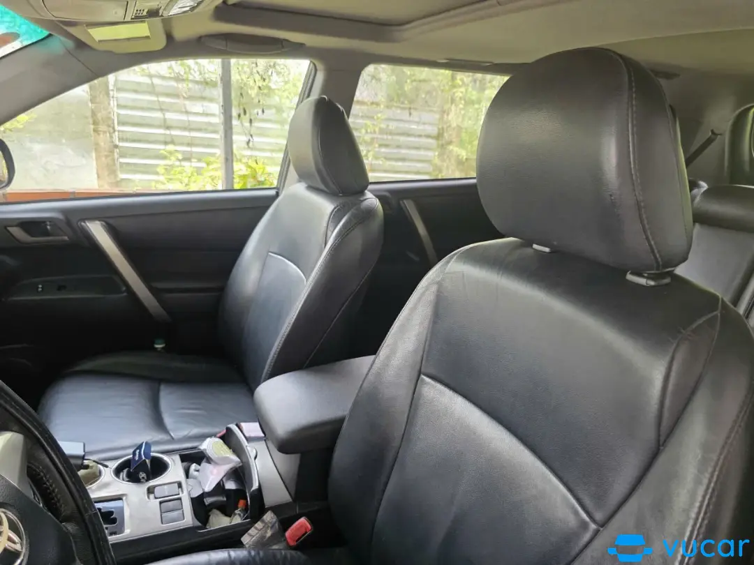 Toyota Highlander nhập Mỹ 2010 - Nội thất 3
