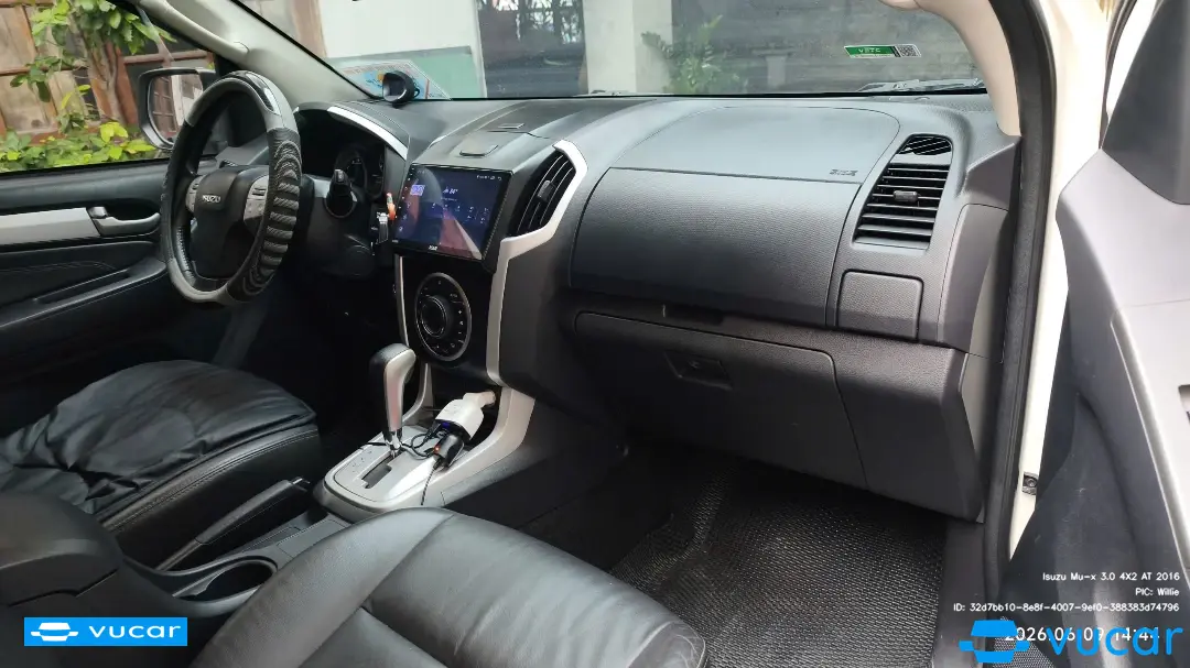 Isuzu Mu-x 3.0 4X2 AT 2016 - Nội thất 1