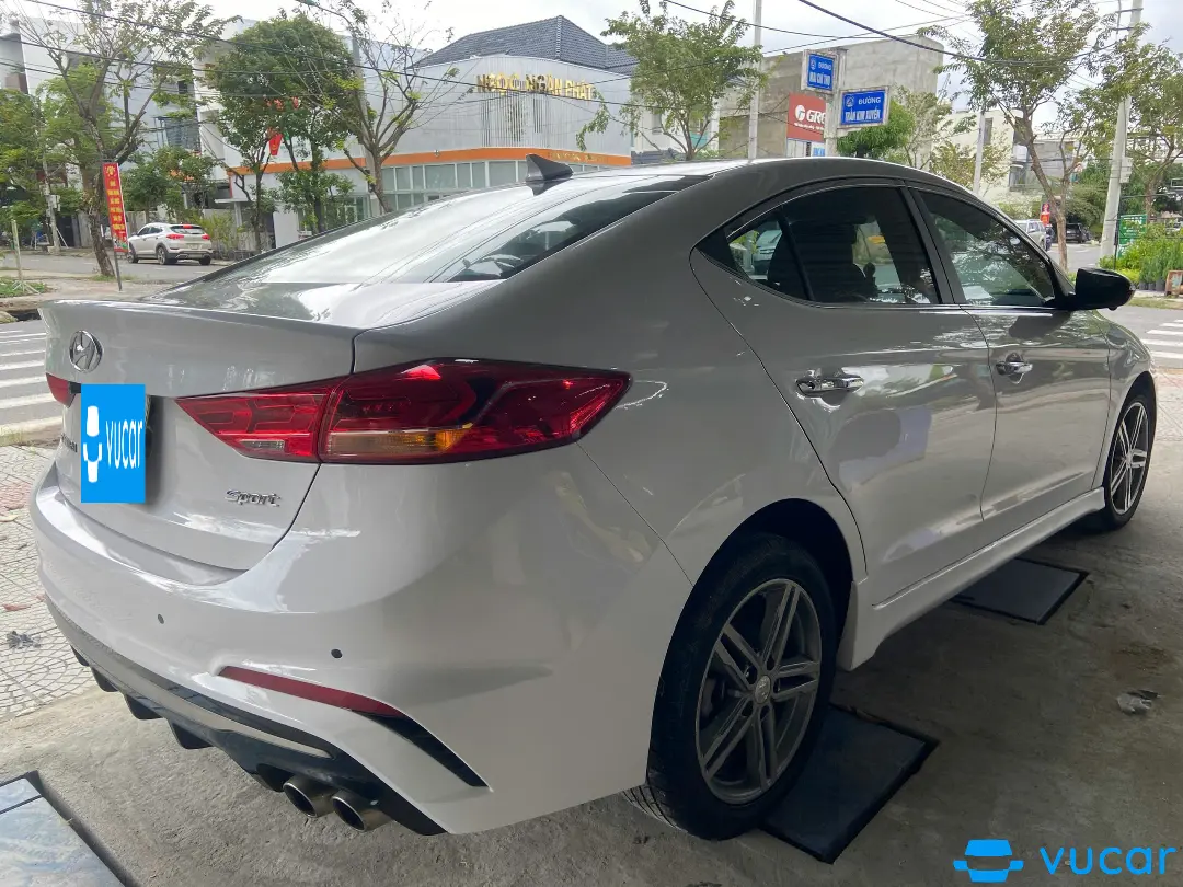 Hyundai Elantra Sport 1.6 AT 2018 - Ngoại thất 2