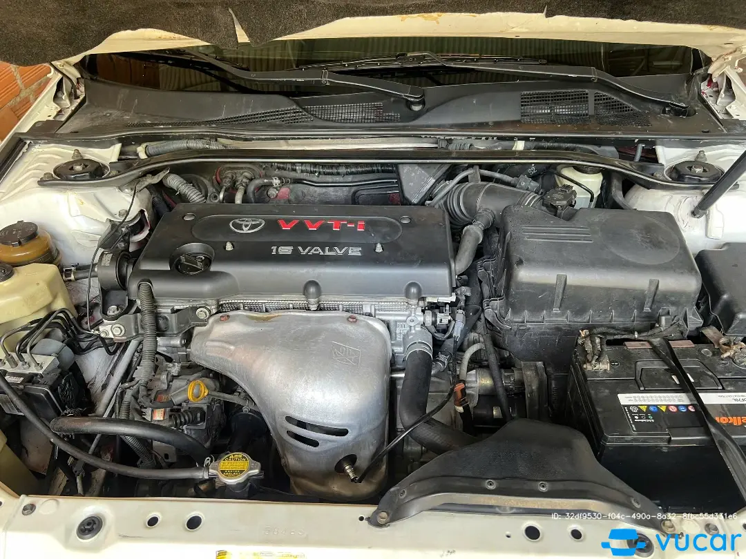 Toyota solara AT 2004 - Khoang động cơ 2