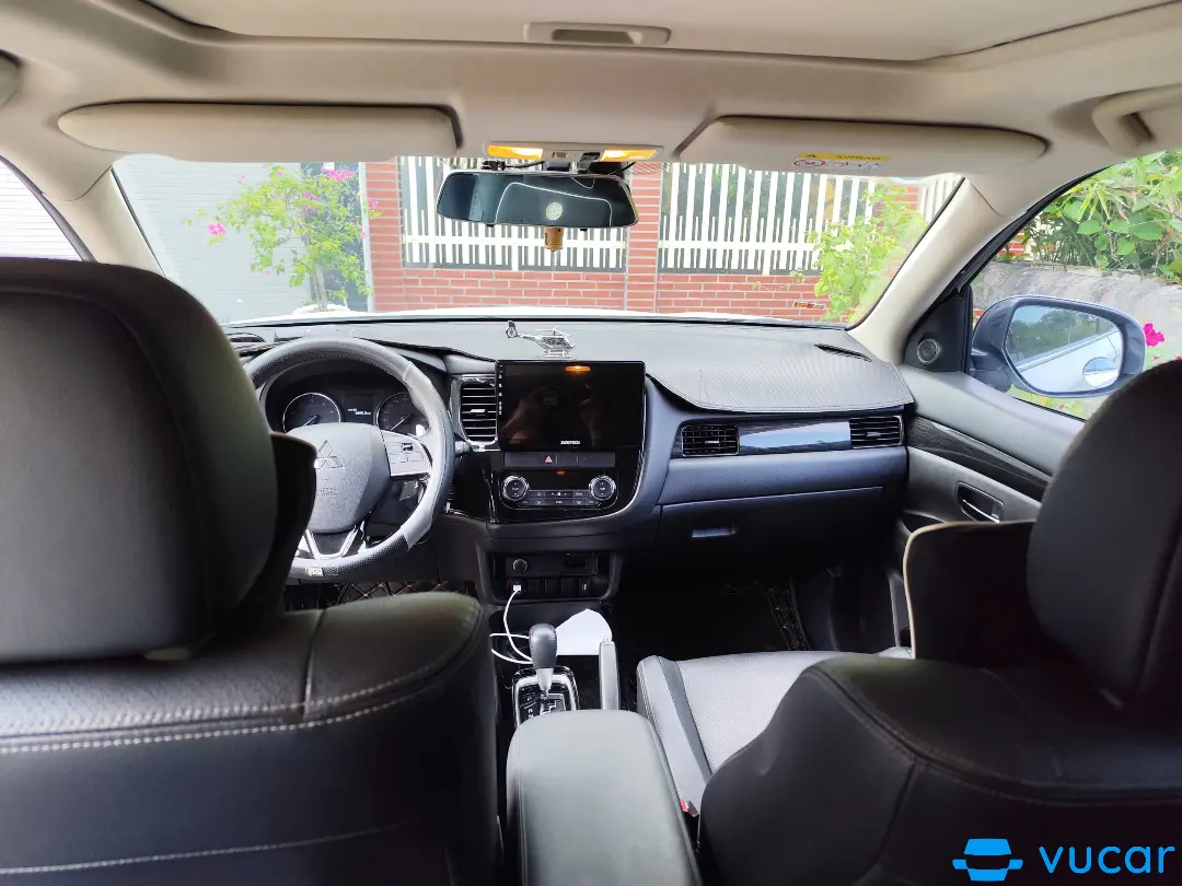 Mitsubishi Outlander 2.0 CVT Premium 2019 - Nội thất 2