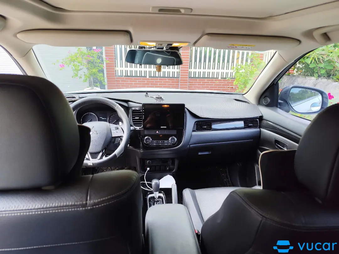 Mitsubishi Outlander 2.0 CVT Premium 2019 - Nội thất 6