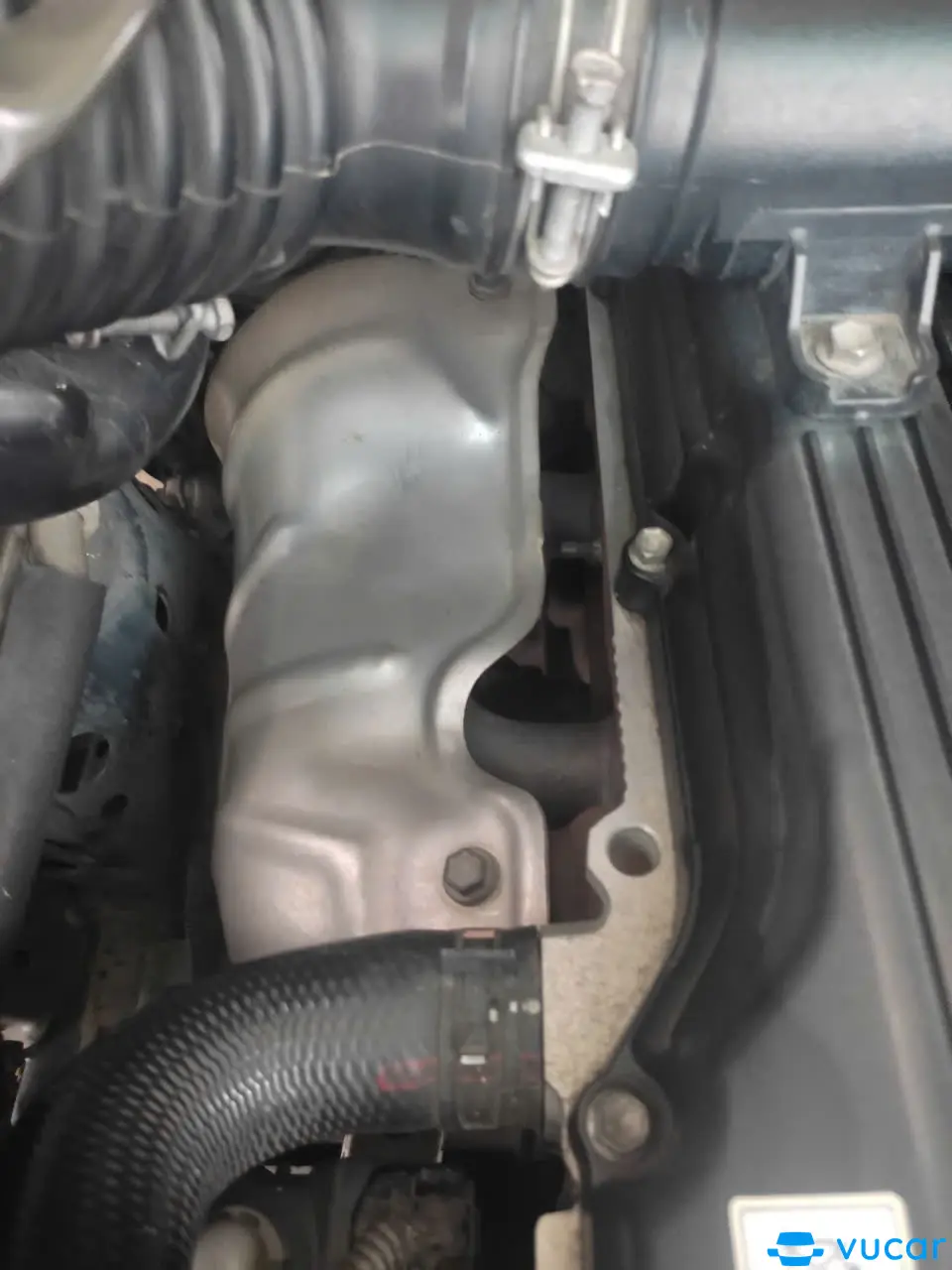 Toyota Innova 2.0E 2014 - Khoang động cơ 2