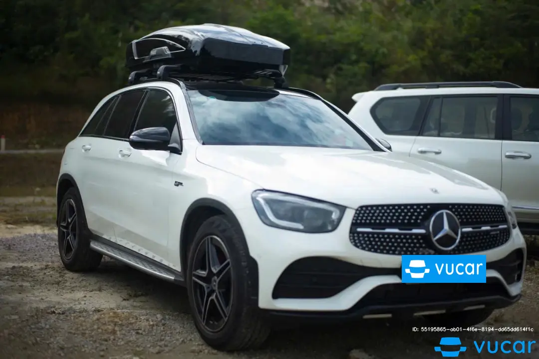 Ảnh xe Mercedes-Benz GLC 300 Có cửa sổ trời, lăng sao rơi 2021