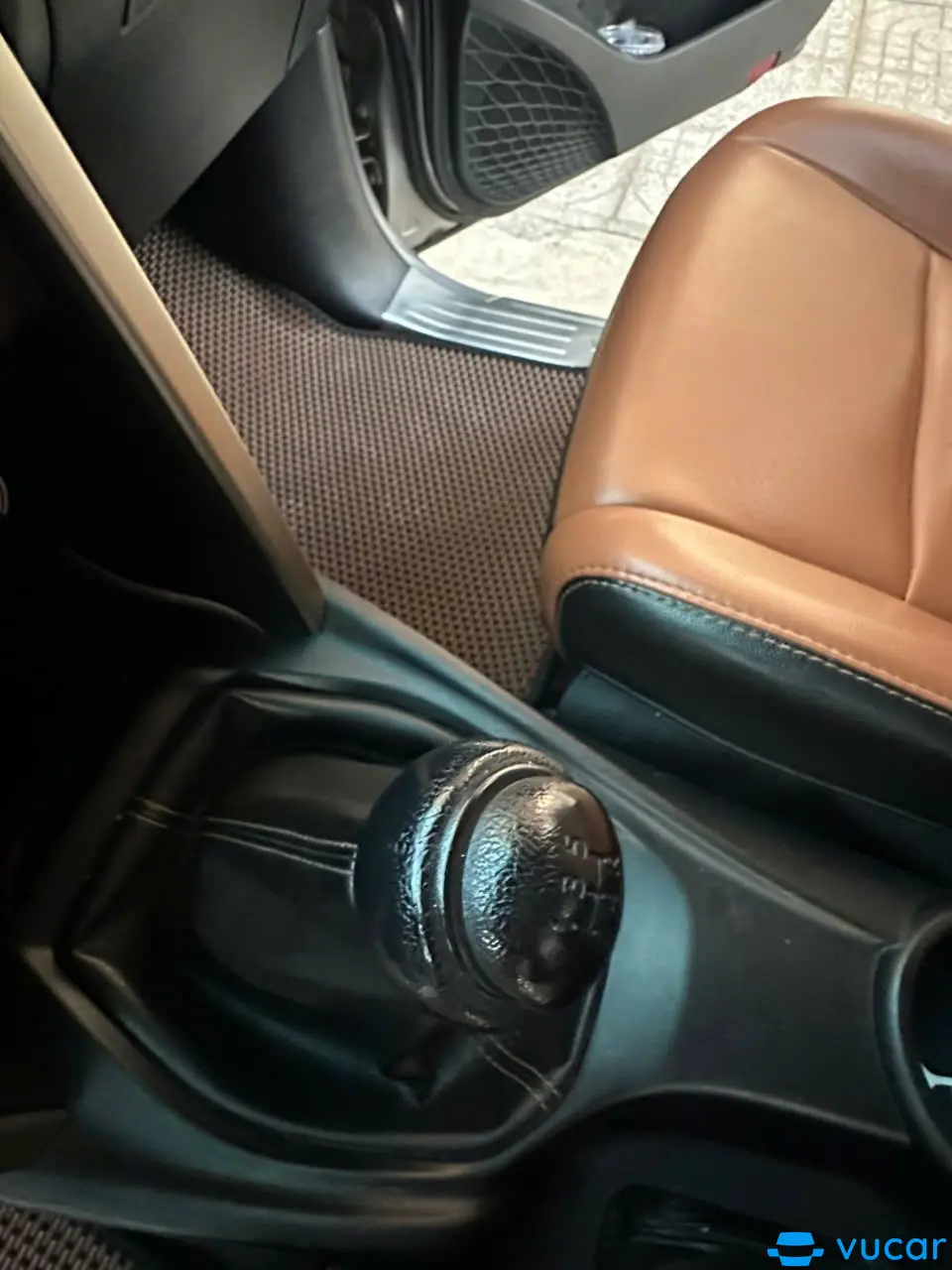 Toyota Innova 2.0E 2019 - Nội thất 1