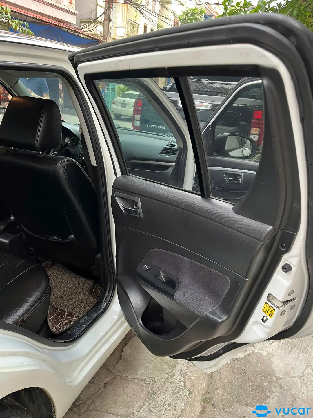 Suzuki Swift 1.4 AT 2013 - Nội thất 2
