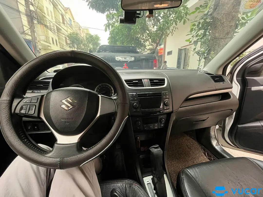 Suzuki Swift 1.4 AT 2013 - Nội thất 3