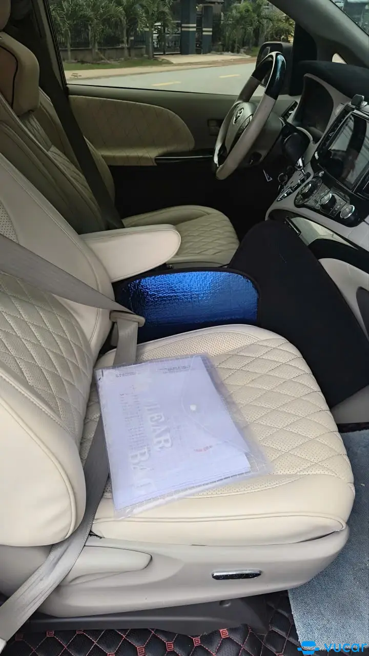 Toyota Sienna LE 2.7 2010 - Nội thất 1