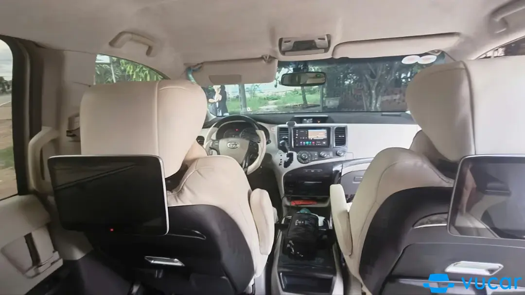 Toyota Sienna LE 2.7 2010 - Nội thất 5