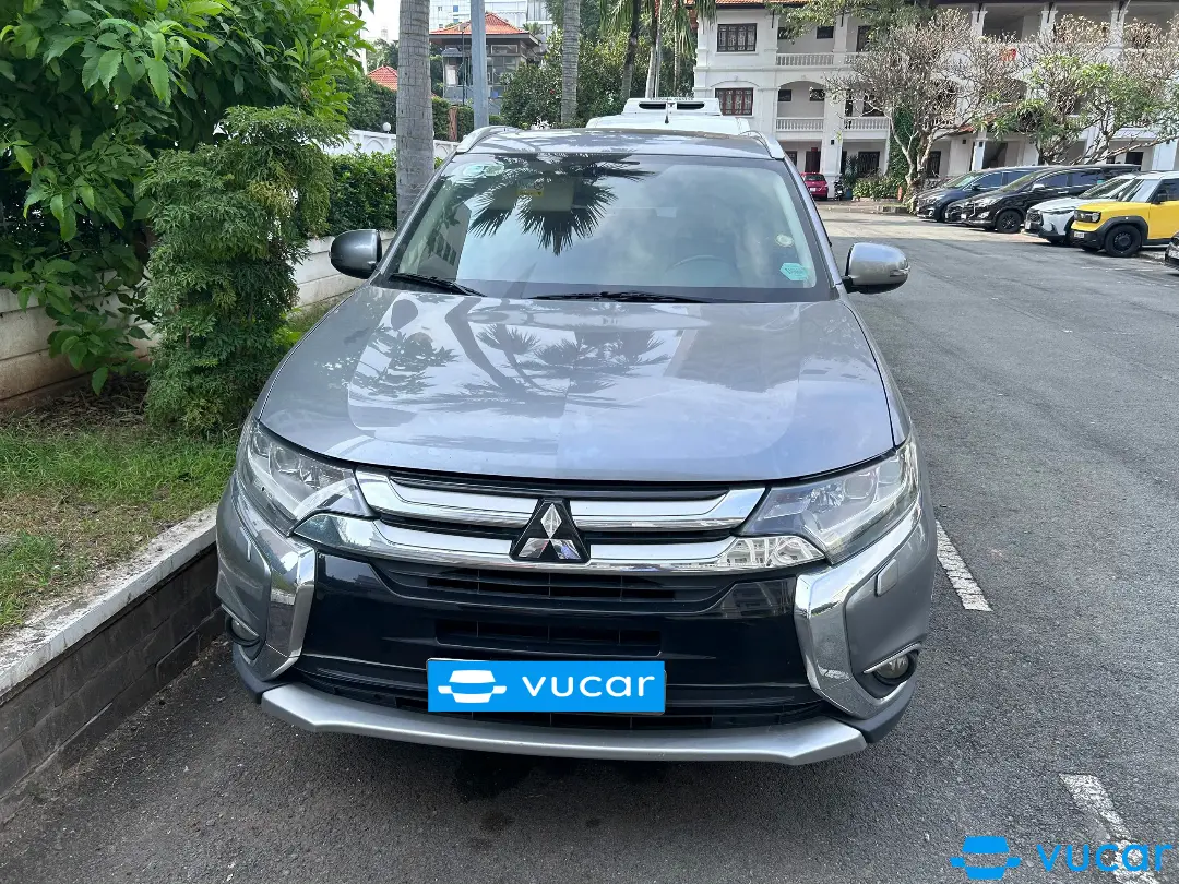 Mitsubishi Outlander 2.0 CVT 2016 - Ngoại thất 1