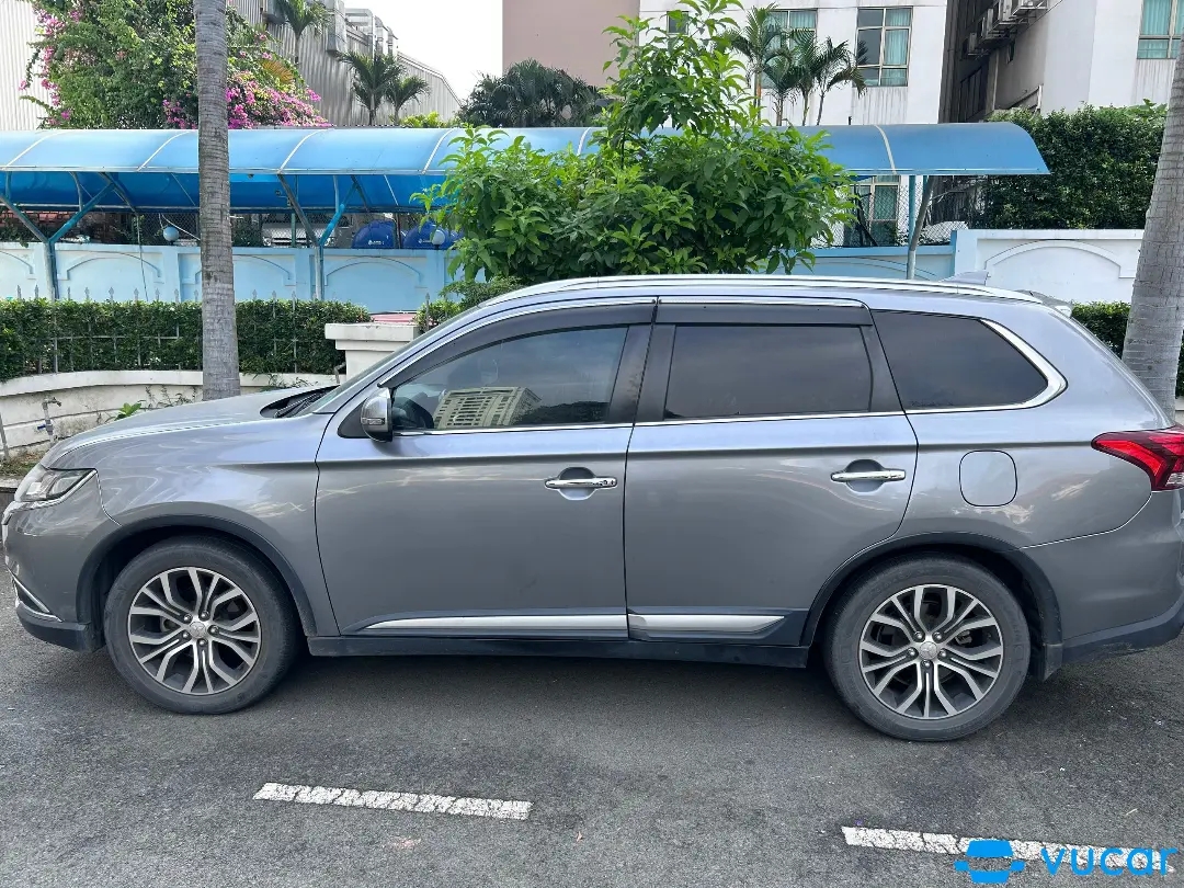 Mitsubishi Outlander 2.0 CVT 2016 - Ngoại thất 2