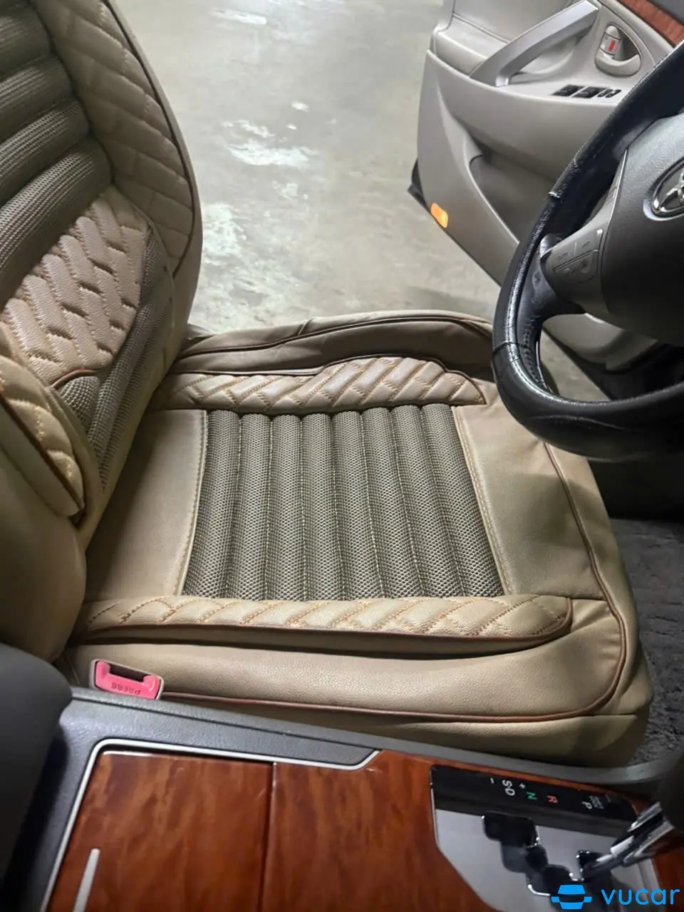 Toyota Camry 2.4G 2010 - Nội thất 6