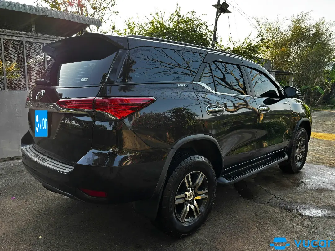 Toyota Fortuner 2.7V 4x2 AT 2017 - Ngoại thất 4