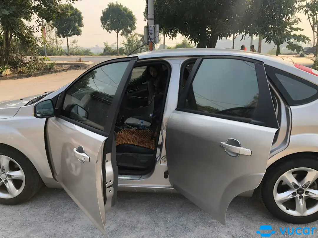 Ford Focus 1.8 AT 2011 - Ngoại thất 2