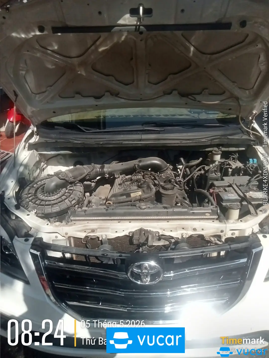 Toyota Innova J 2.0 MT 2015 - Khoang động cơ 1