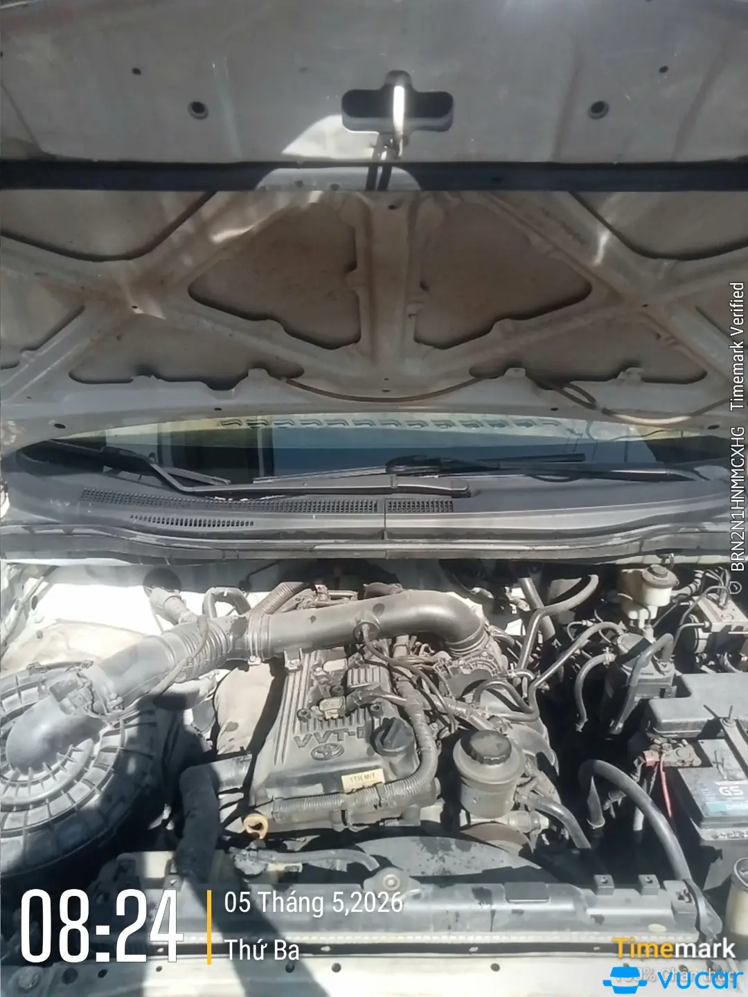 Toyota Innova J 2.0 MT 2015 - Khoang động cơ 2