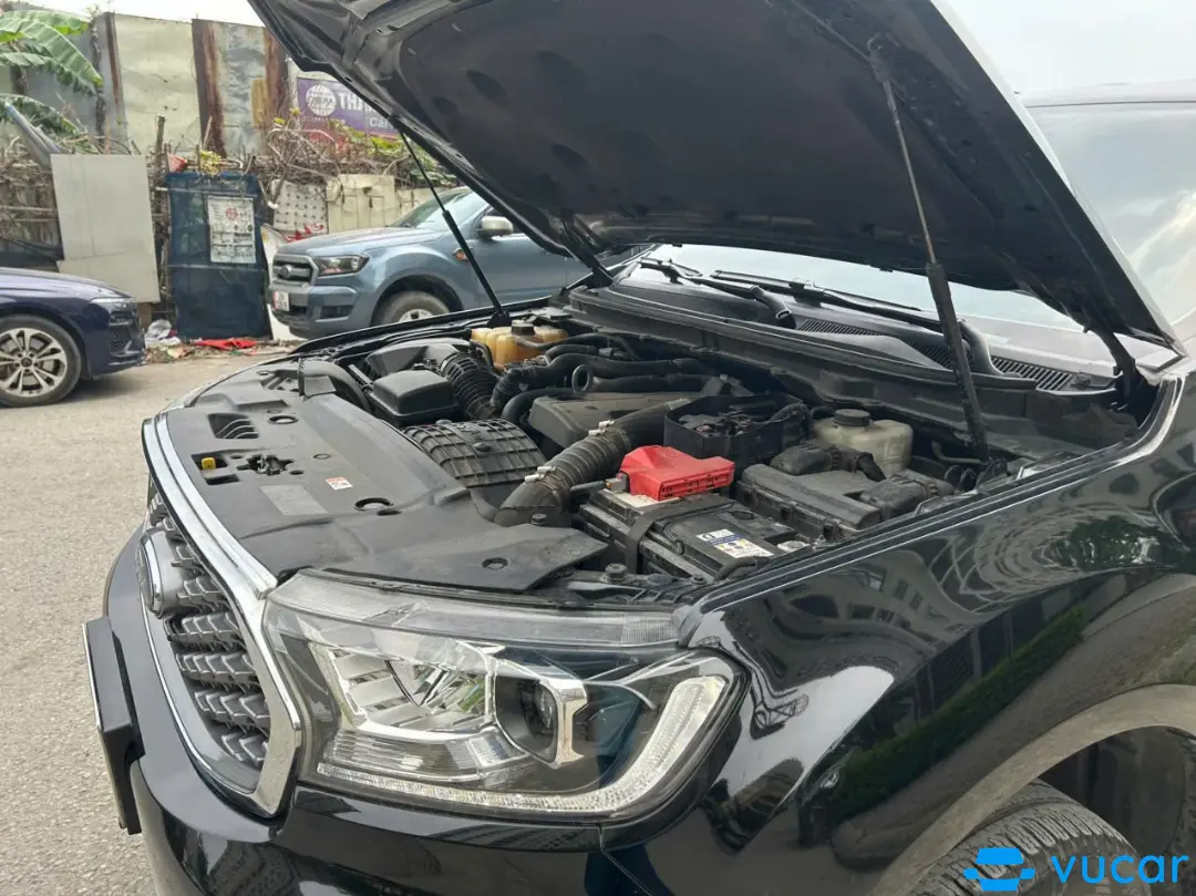 Ford Everest Titanium 2.0L 4x2 AT 2021 - Khoang động cơ 1
