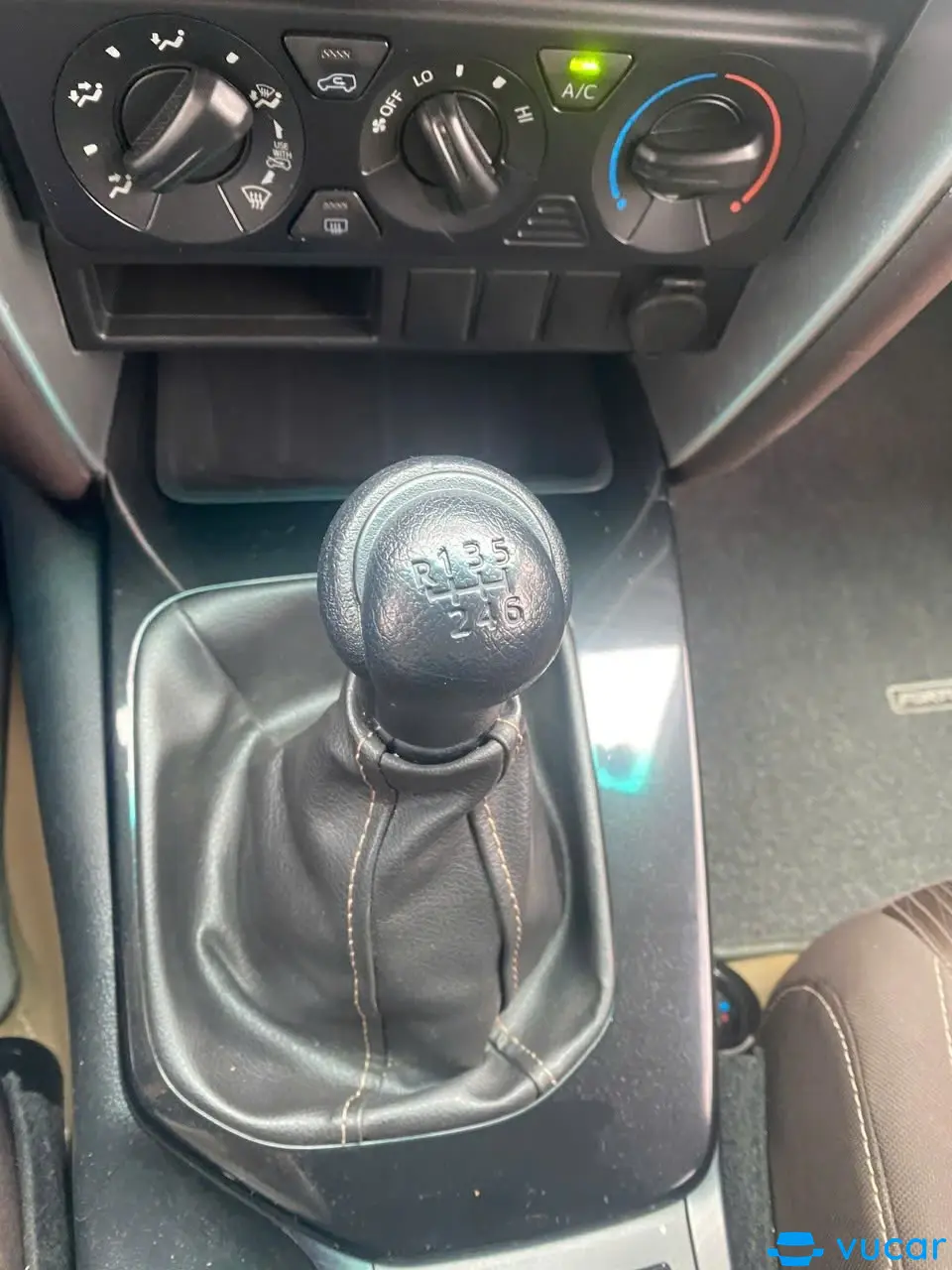 Toyota Fortuner 2.4G 4x2 AT 2020 - Nội thất 3