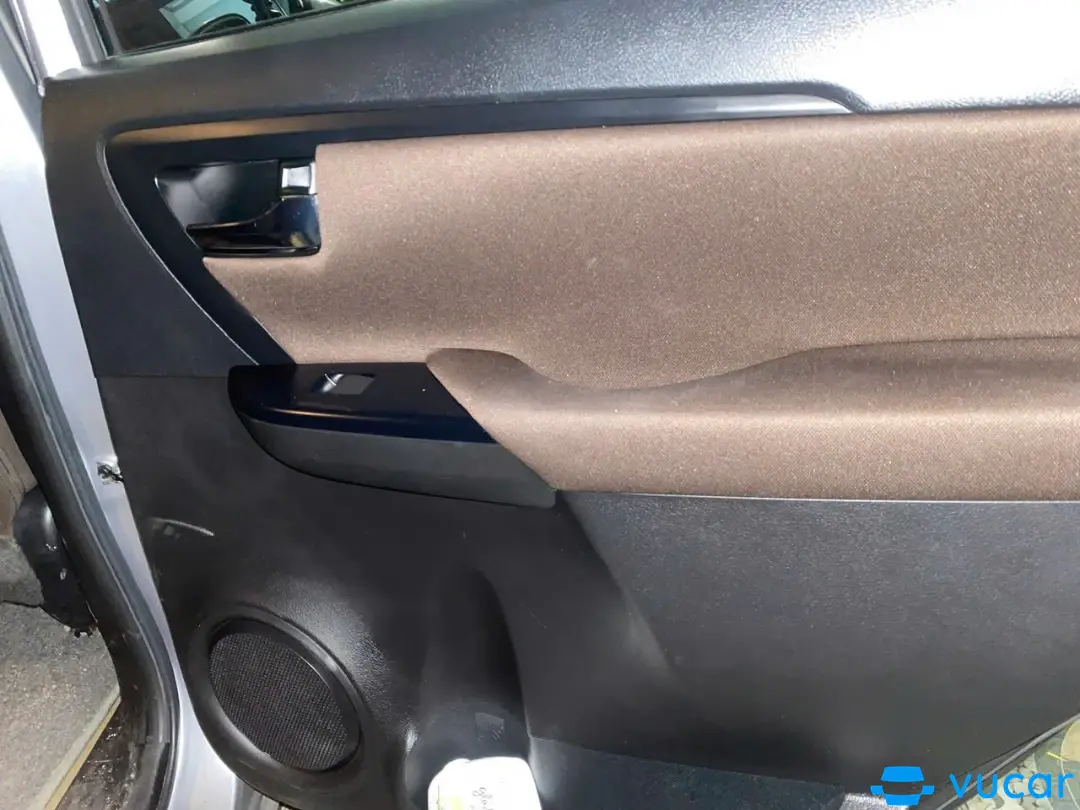 Toyota Fortuner 2.4G 4x2 AT 2020 - Nội thất 7