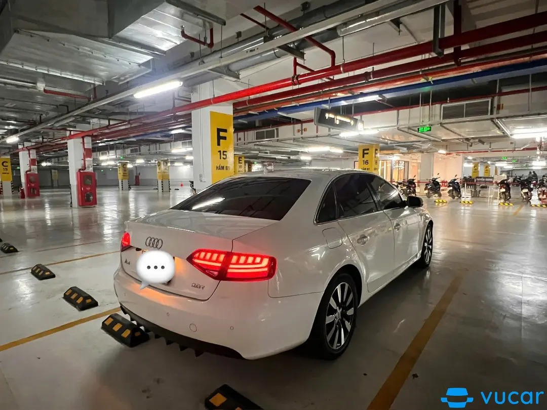 Audi A4 2.0TFSI S-line 2009 - Khoang động cơ 1