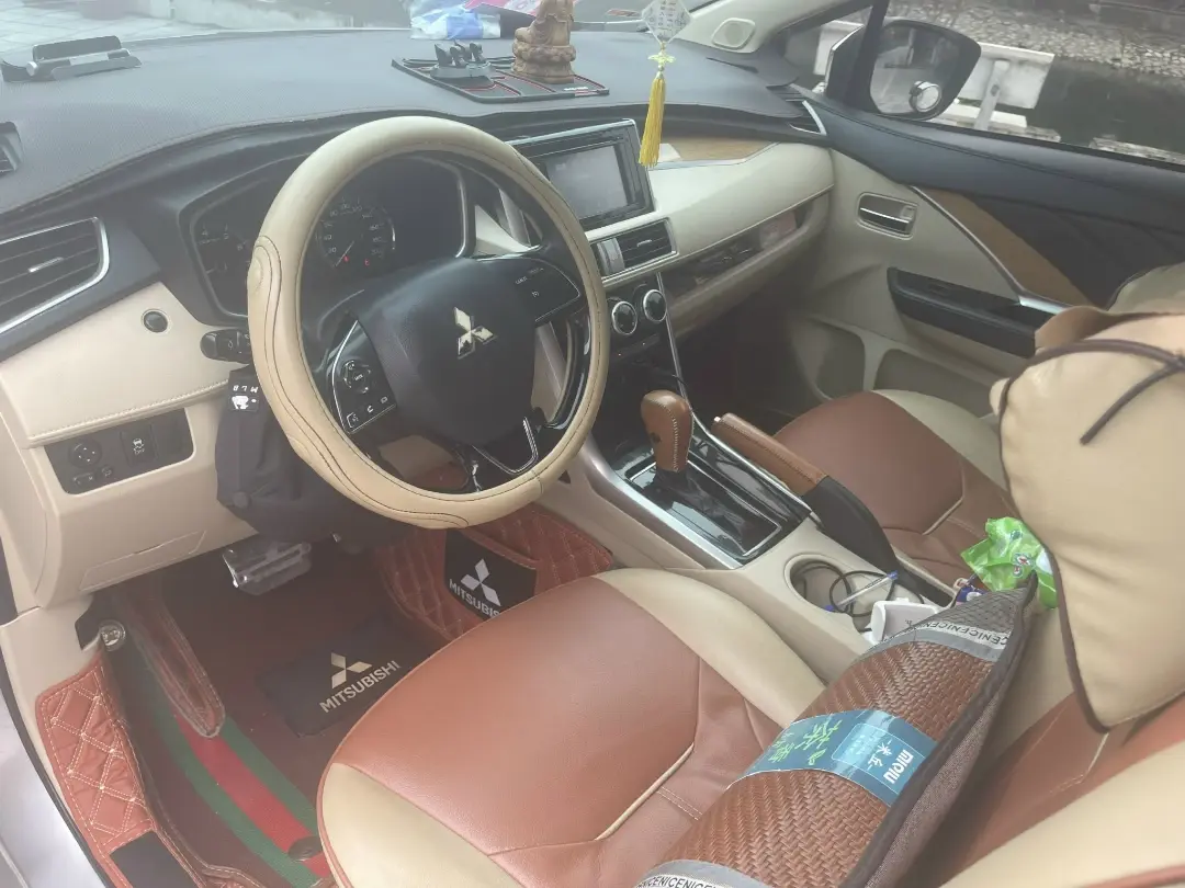 Mitsubishi Xpander 1.5 AT 2019 - Nội thất 6