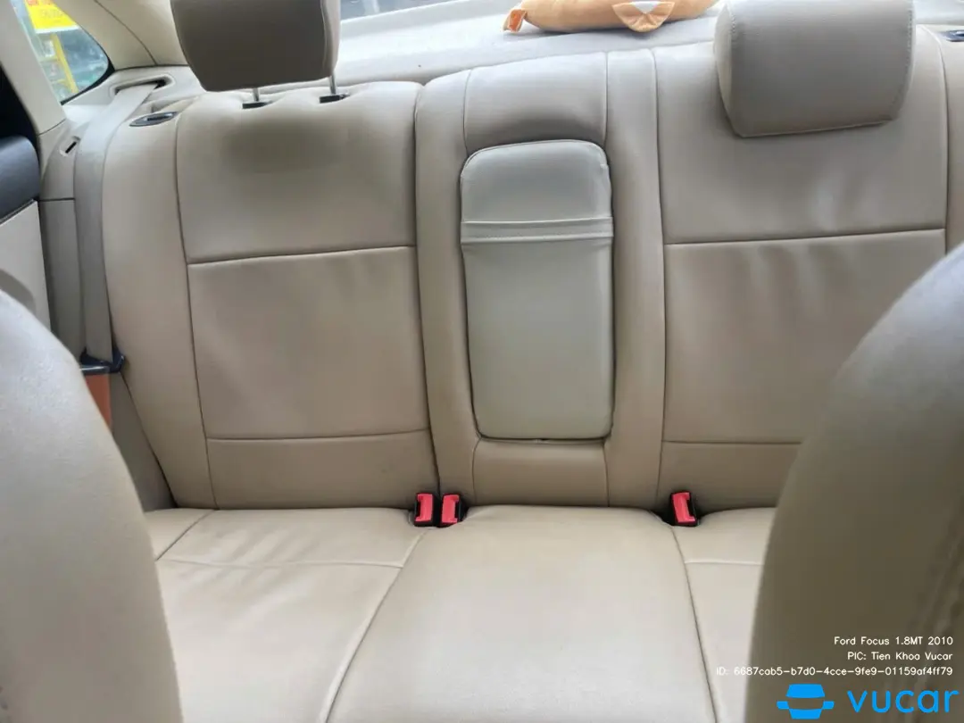 Ford Focus 1.8 MT 2010 - Nội thất 2