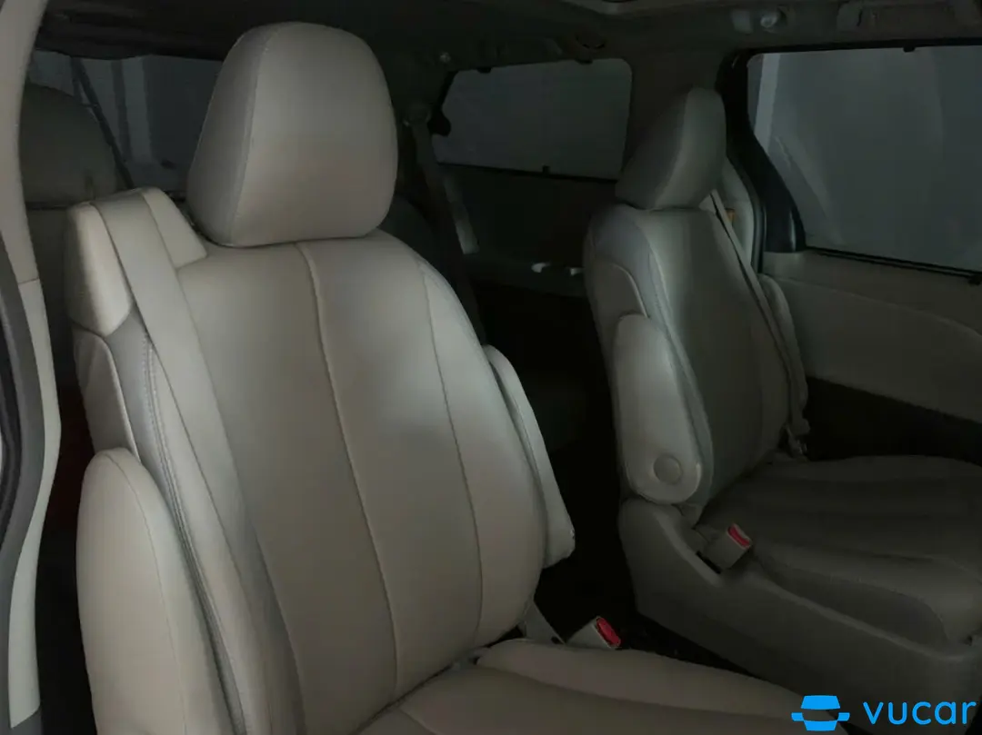 Toyota Sienna Limited 3.5 2010 - Nội thất 2