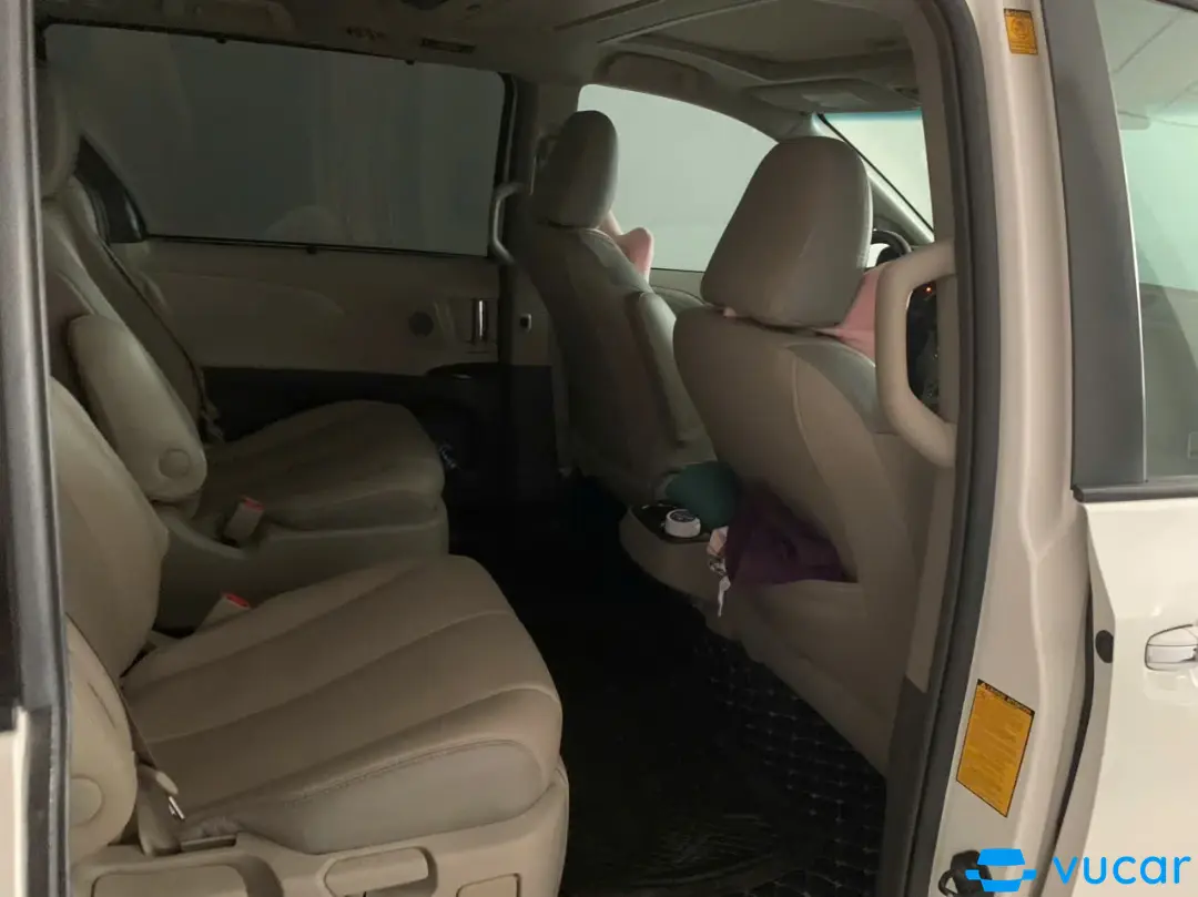Toyota Sienna Limited 3.5 2010 - Nội thất 3