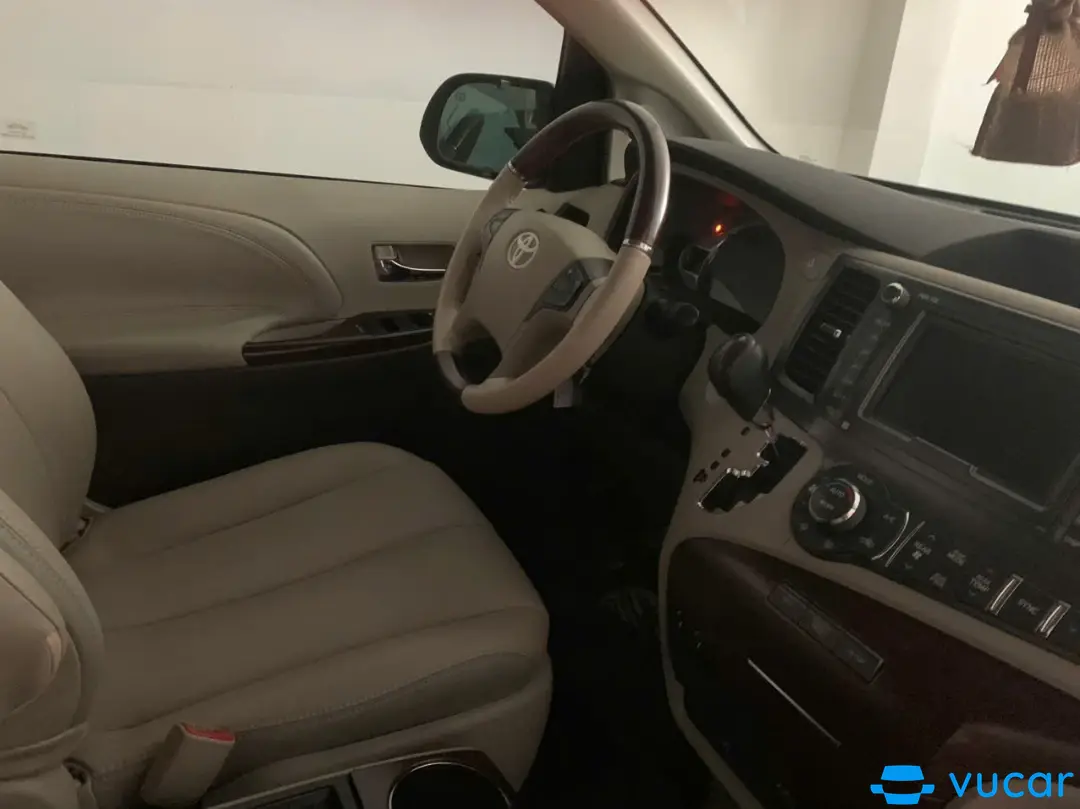 Toyota Sienna Limited 3.5 2010 - Nội thất 4