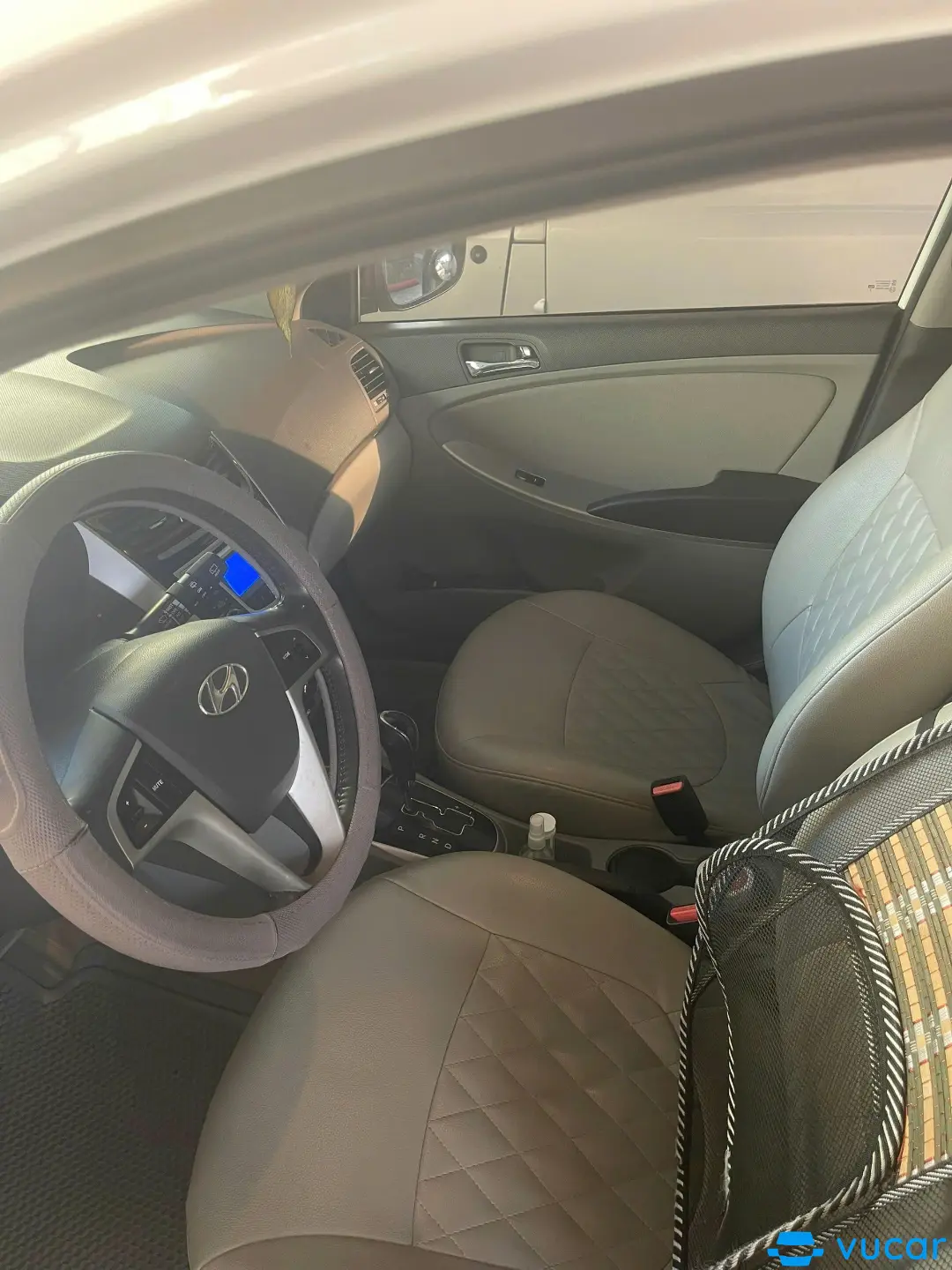 Hyundai Accent Hatchback 2014 - Nội thất 2