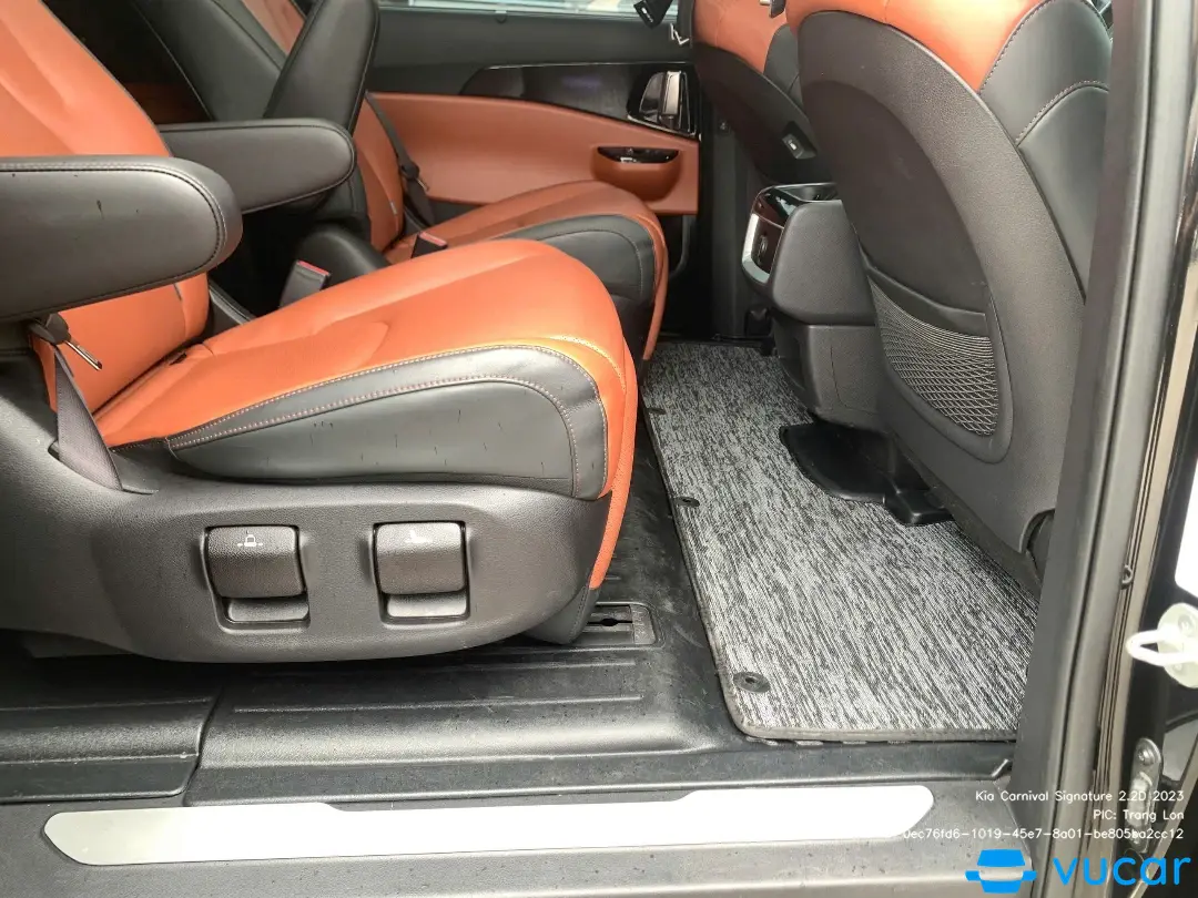 Kia Carnival Signature 2.2D 2023 - Nội thất 10
