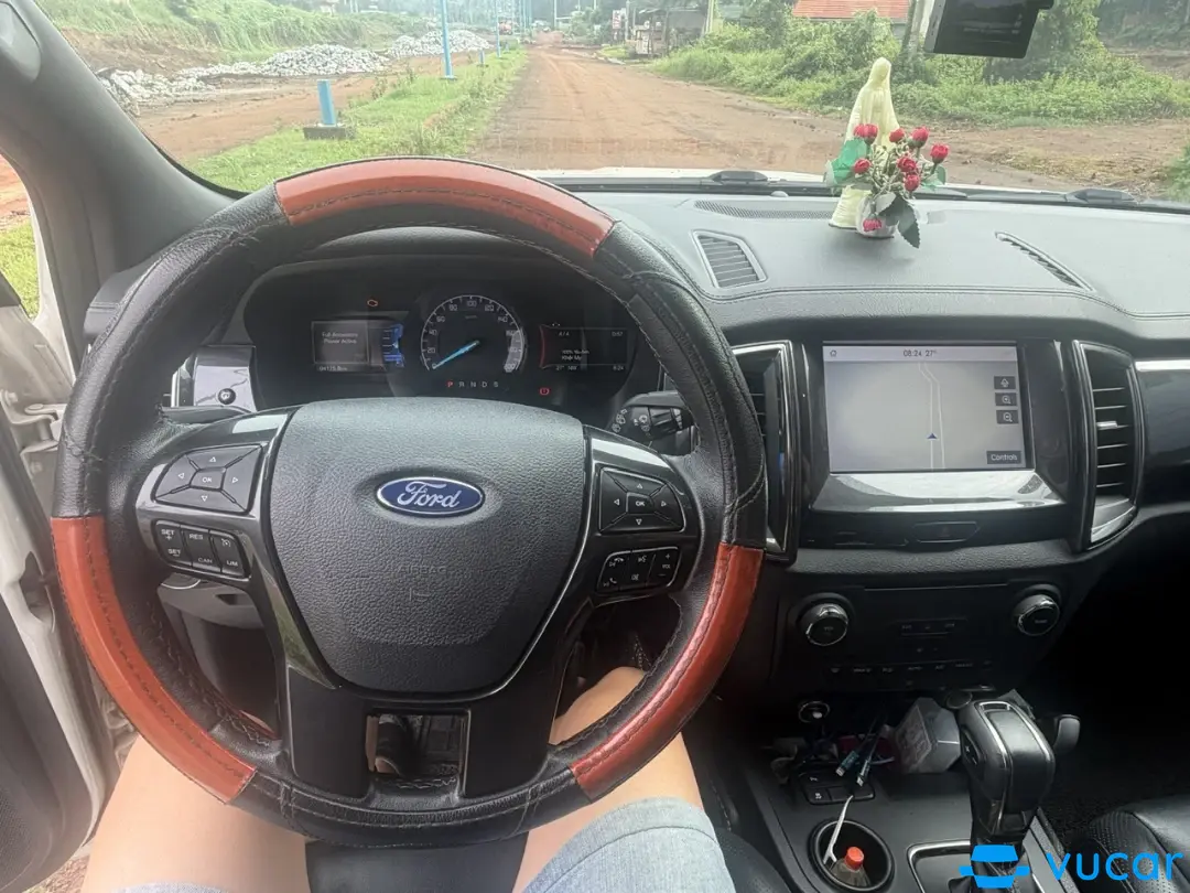 Ford Everest Titanium 2.0L 4x2 AT 2019 - Nội thất 1