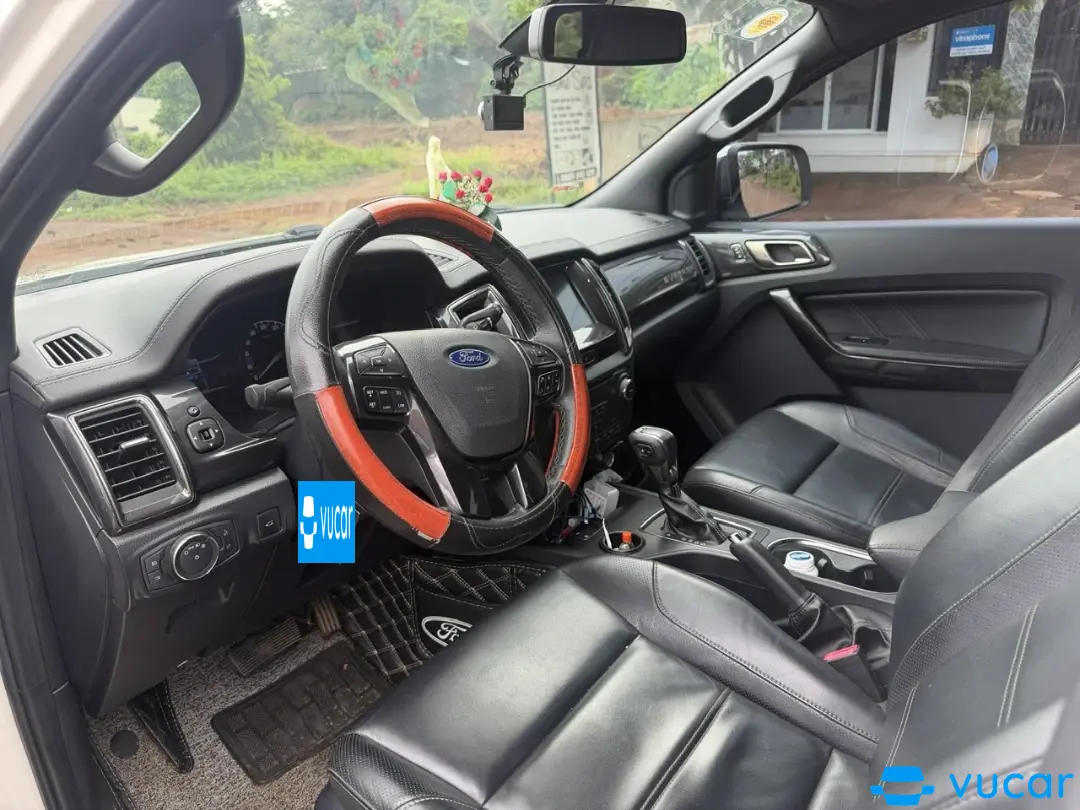 Ford Everest Titanium 2.0L 4x2 AT 2019 - Nội thất 2