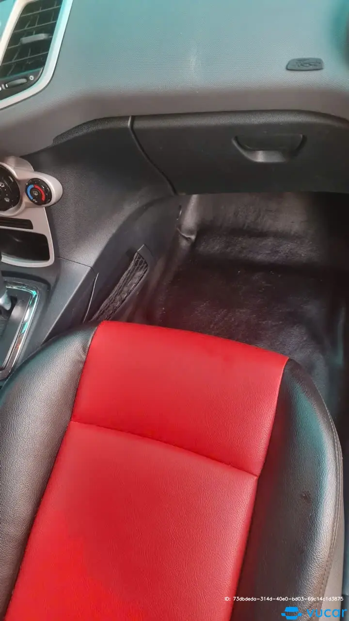 Ford Fiesta 1.6 AT 2012 - Nội thất 8