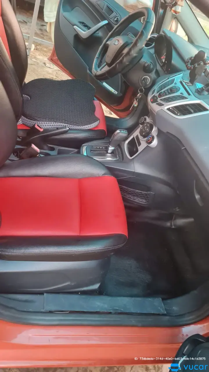 Ford Fiesta 1.6 AT 2012 - Nội thất 9