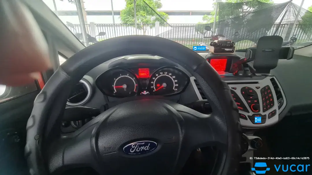 Ford Fiesta 1.6 AT 2012 - Nội thất 6