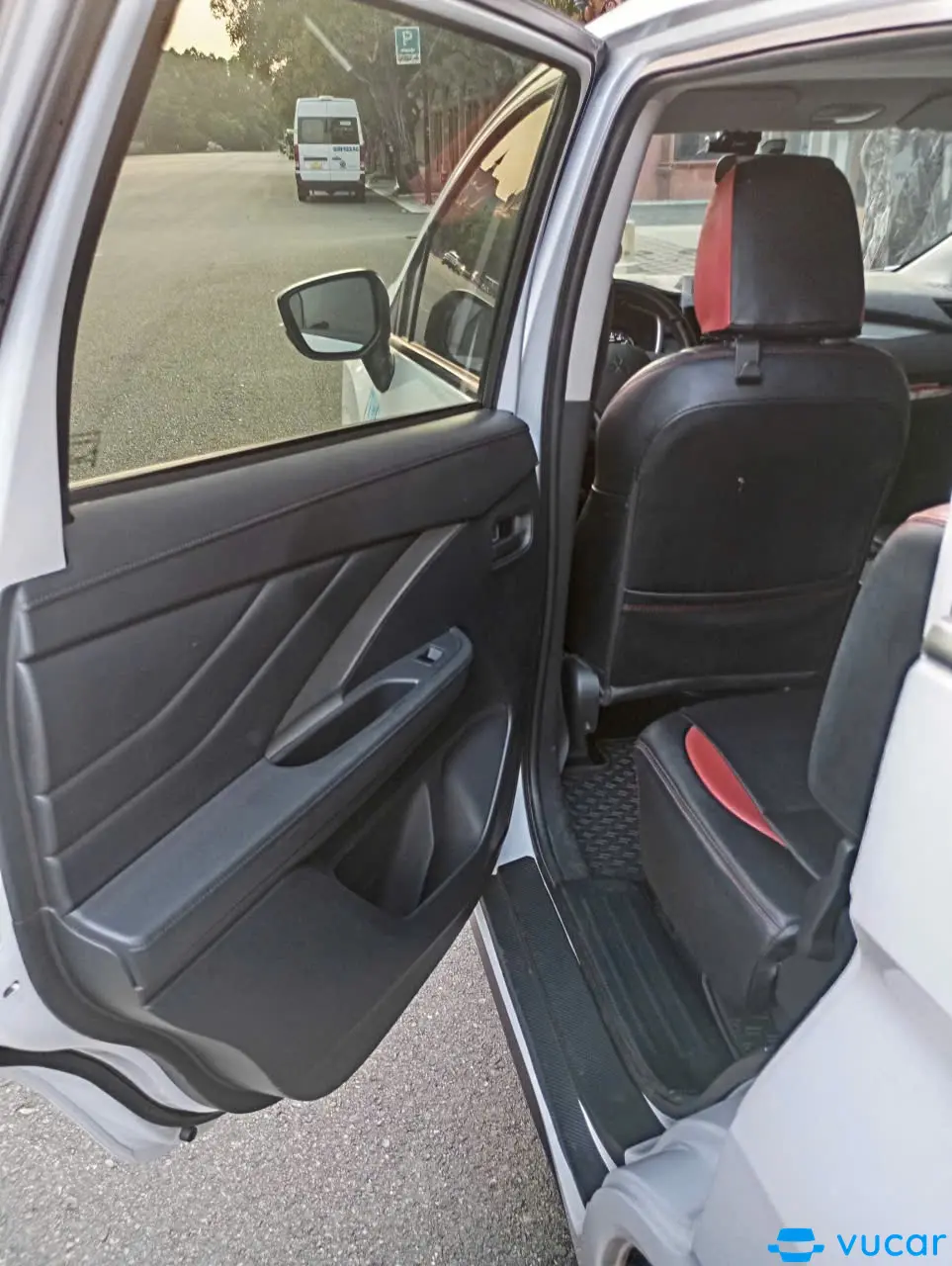 Mitsubishi Xpander 1.5 AT 2022 - Nội thất 4