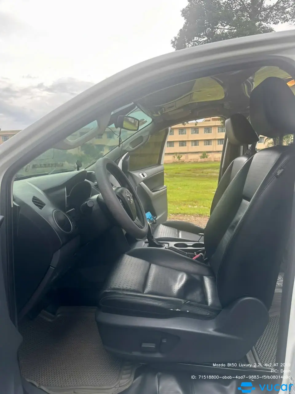 Mazda Bt50 Luxury 2.2L 4x2 AT 2019 - Nội thất 1