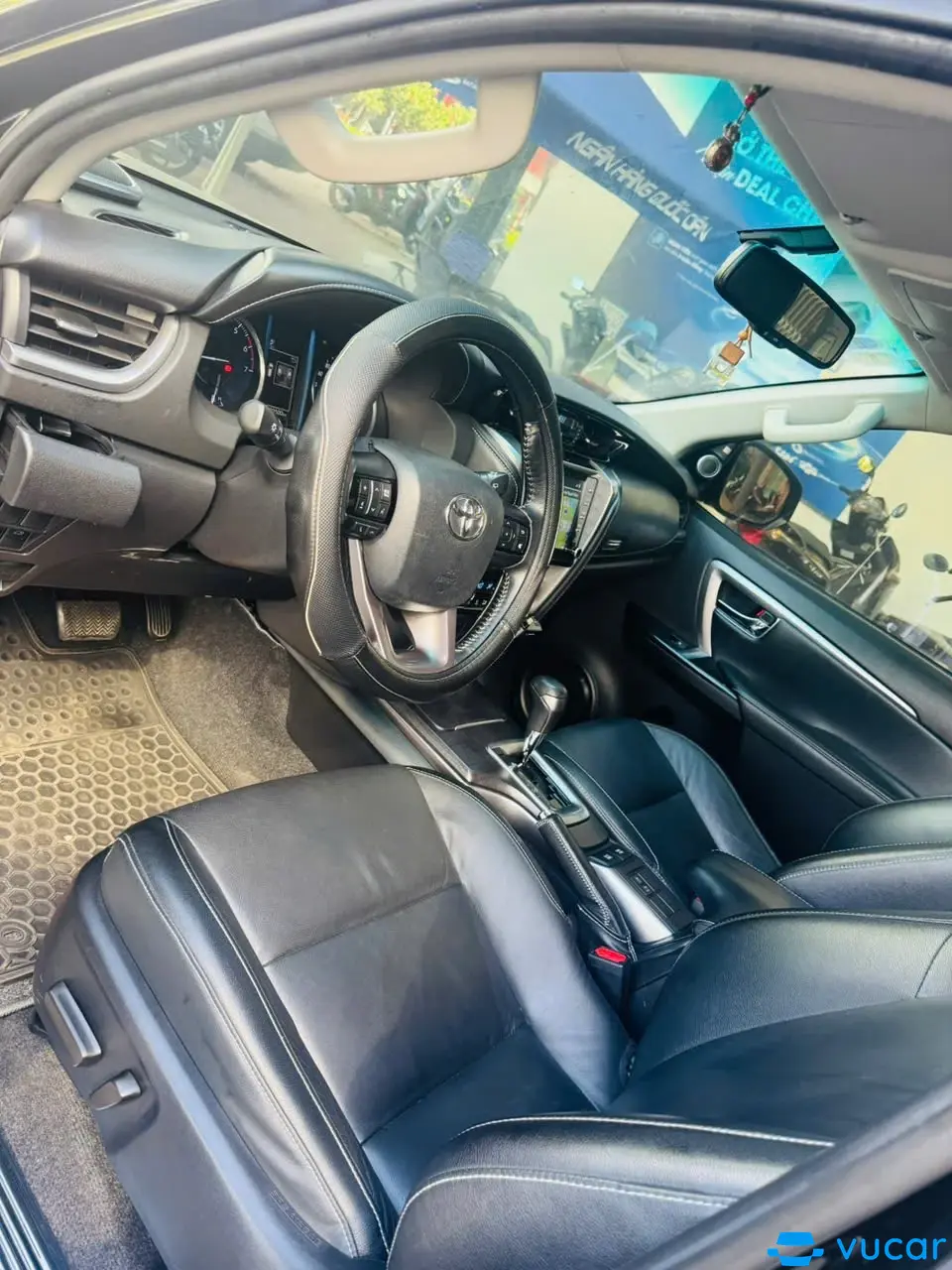 Toyota Fortuner 2.7V 4x2 AT 2021 - Nội thất 2