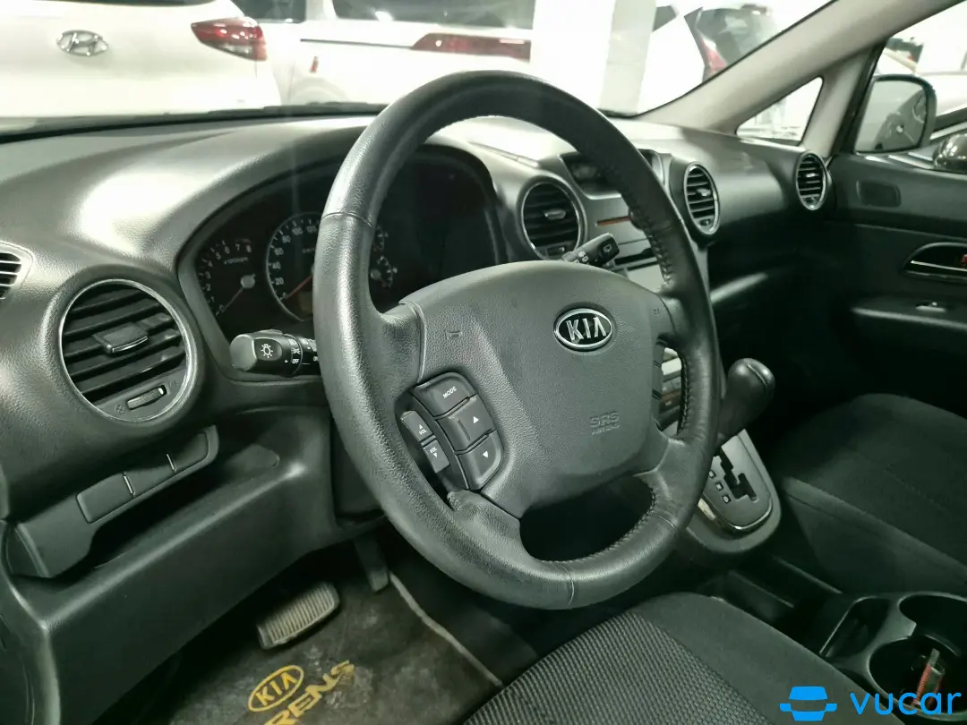 Kia Carens 2.0 MT 2011 - Nội thất 3