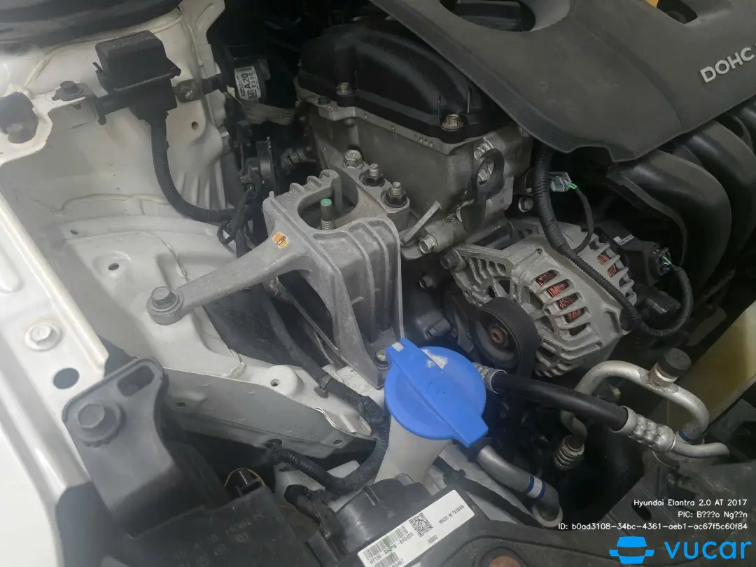 Hyundai Elantra 2.0 AT 2017 - Khoang động cơ 8